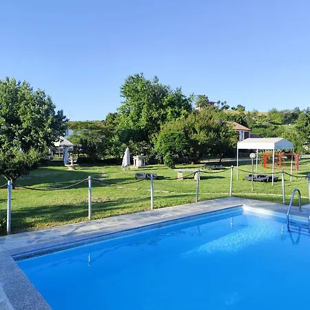 לינה וארוחת בוקר La Crota 4*