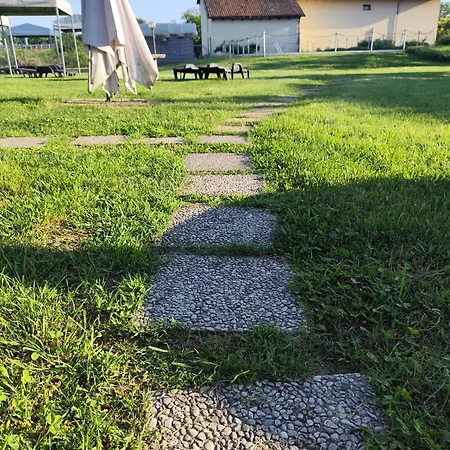 فندق مبيت وإفطار La Crota آستي