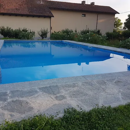 לינה וארוחת בוקר La Crota 4*